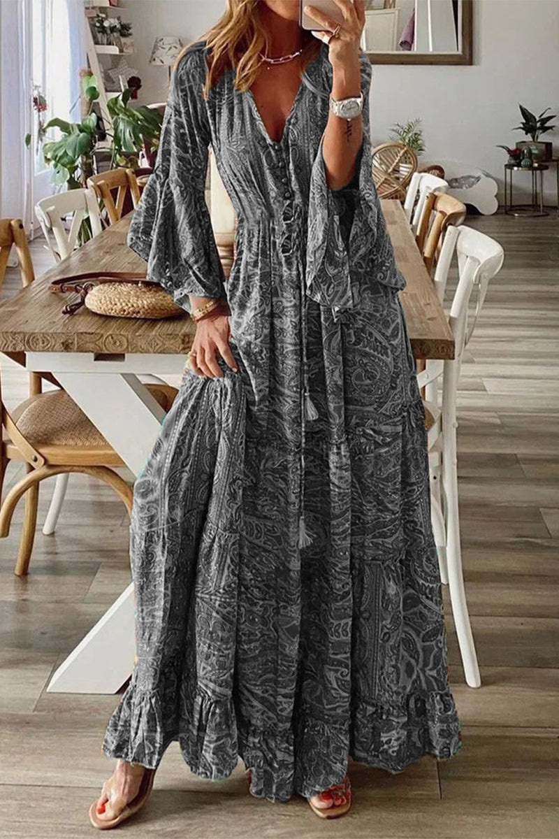 Boho-Kleid mit V-Ausschnitt und weiten Ärmeln