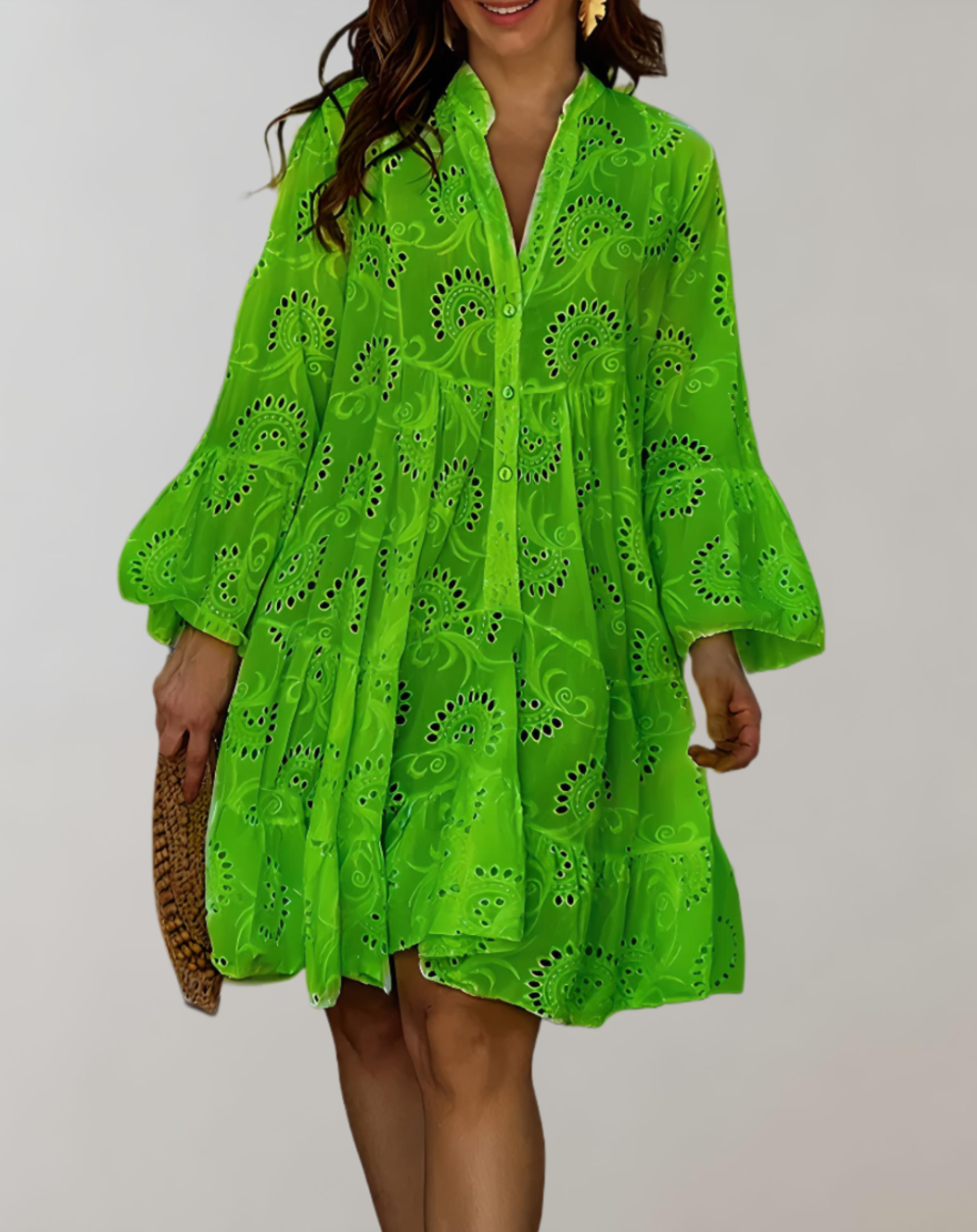 Beiges Wohlfühlkleid mit weiten Ärmeln und V-Ausschnitt für einen entspannten Look