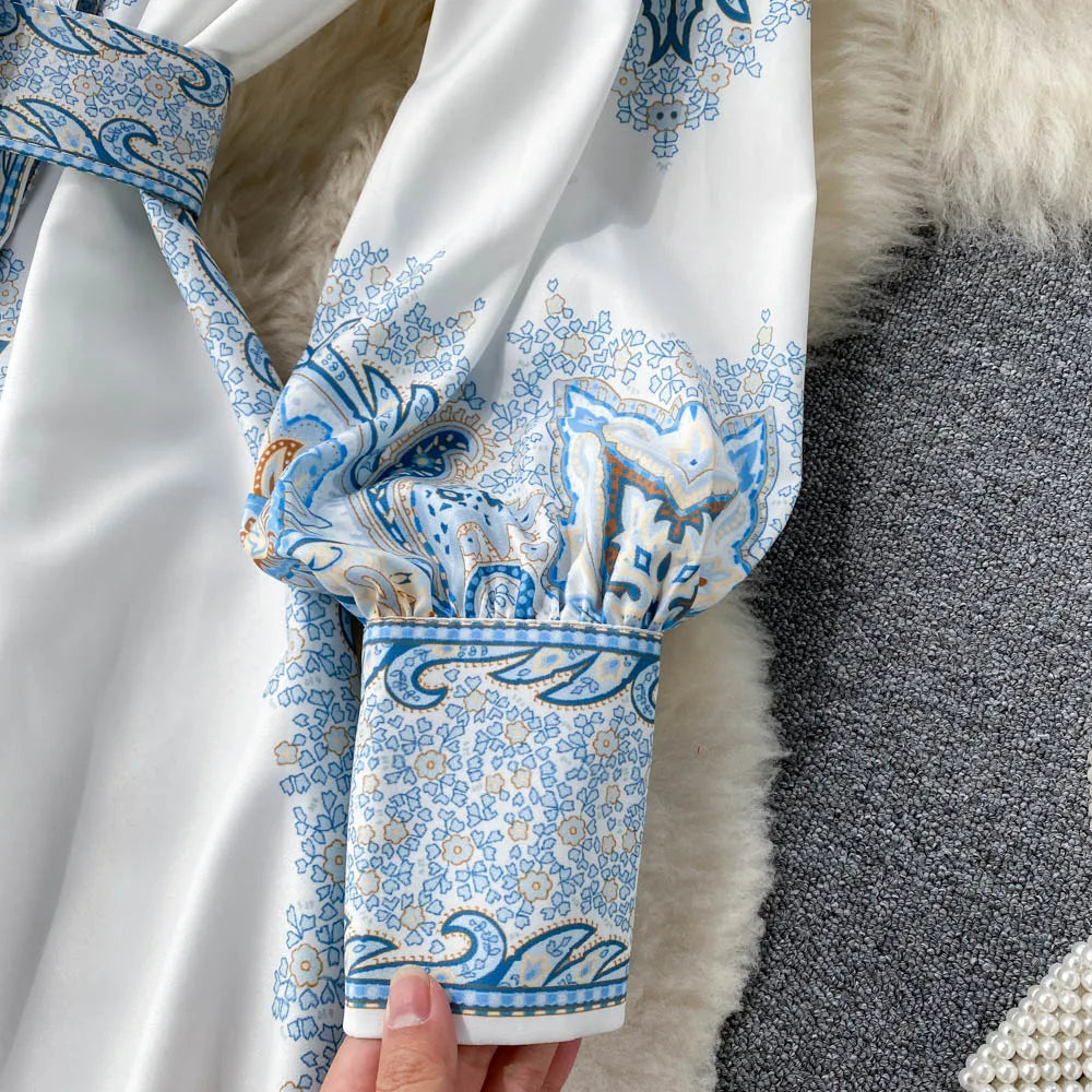 A-Linien-Kleid mit floralem Muster und Taillengürtel