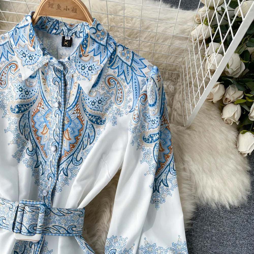 A-Linien-Kleid mit floralem Muster und Taillengürtel