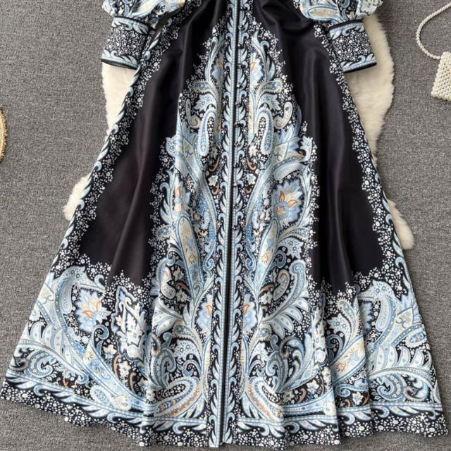 A-Linien-Kleid mit floralem Muster und Taillengürtel