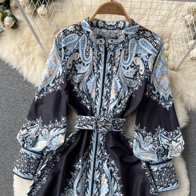 A-Linien-Kleid mit floralem Muster und Taillengürtel