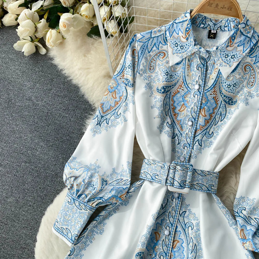 A-Linien-Kleid mit floralem Muster und Taillengürtel