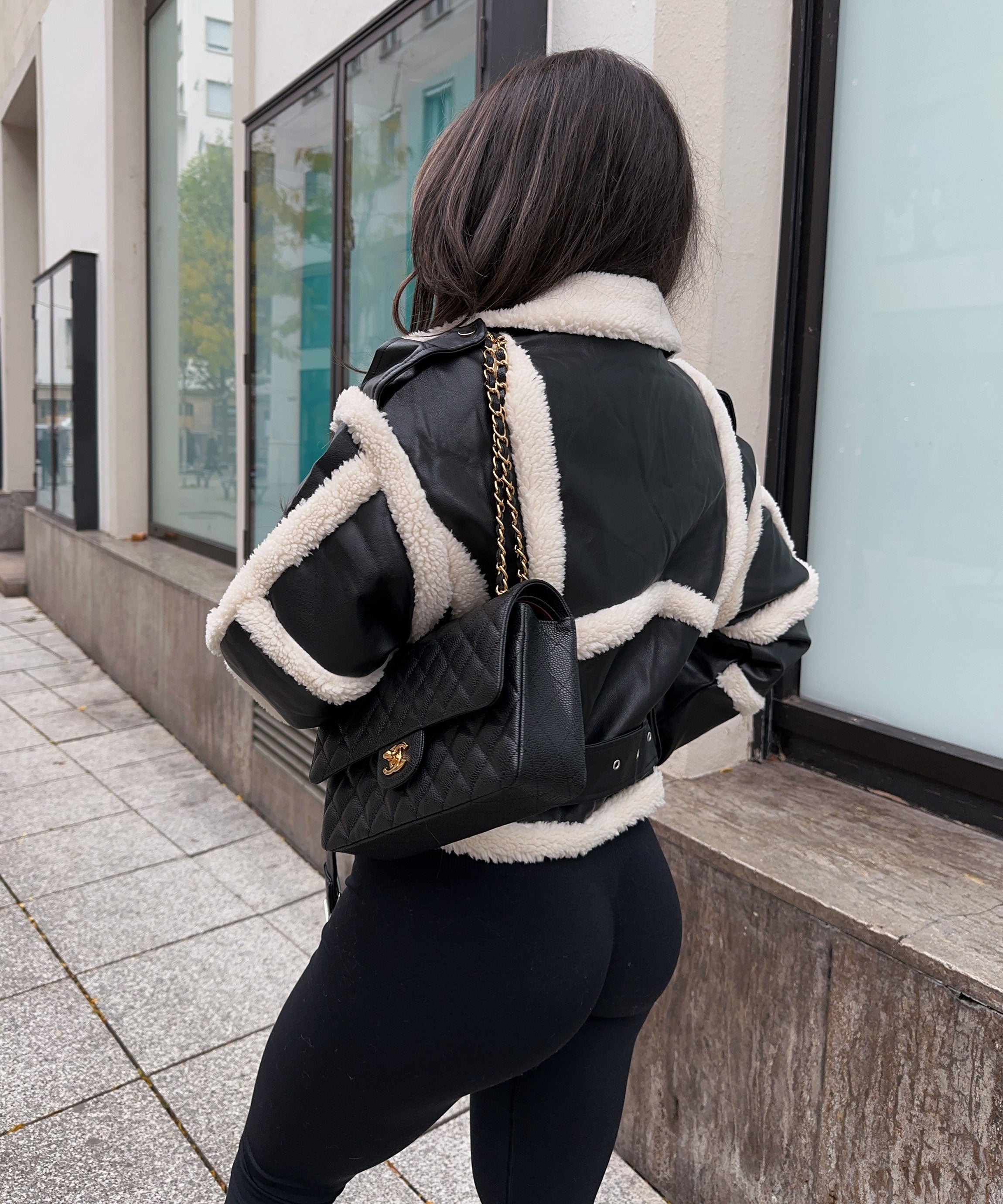 Daria Schwarze Fleecejacke