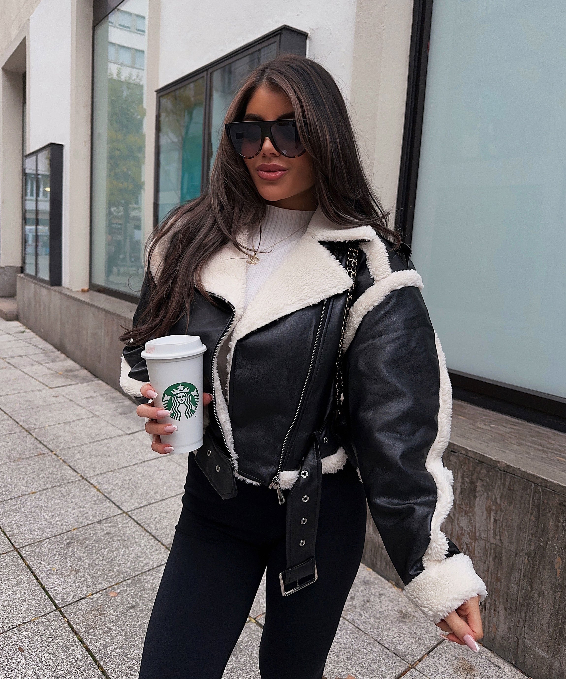 Daria Schwarze Fleecejacke